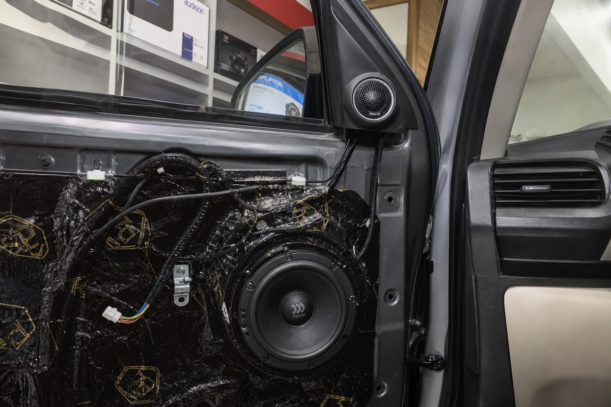 Car door with a 6.5-inch speaker installed and a separate tweeter mounted near the front pillar