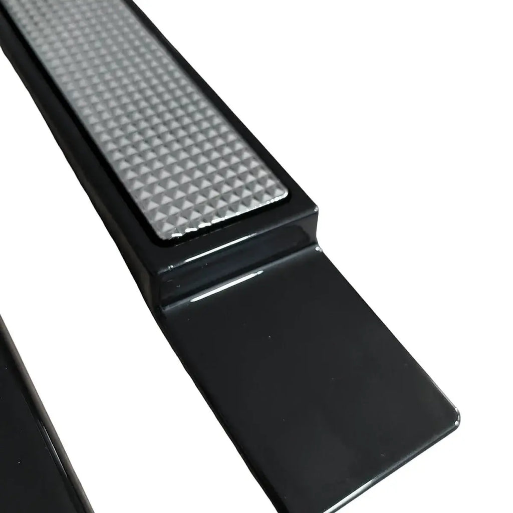 https://carhatke.com/image/cache/wp/gj/mg_morris_garages/windsor-2024/mg-windsor-ev-door-side-cladding-matte-black-silver-2-1200x1200.webp