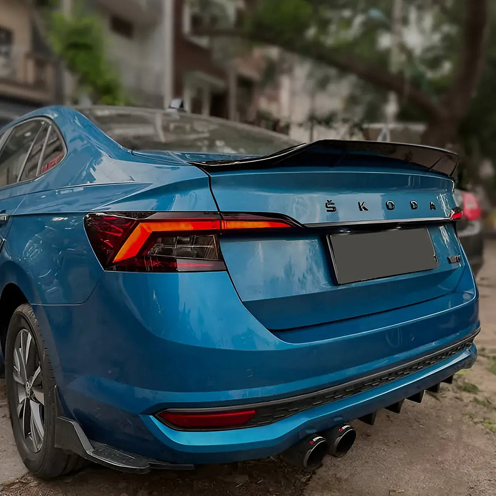 https://carhatke.com/image/cache/wp/gj/skoda/slavia-2022/skoda-slavia-virtus-rs-duck-style-spoiler-1200x1200.webp